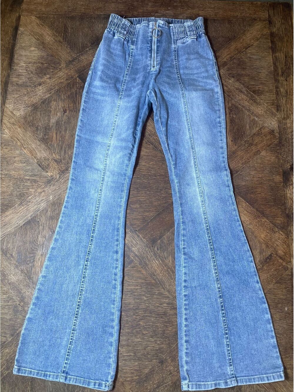 Gemma Rae Boho high rise light wash flare jean women’s size 7 EUC